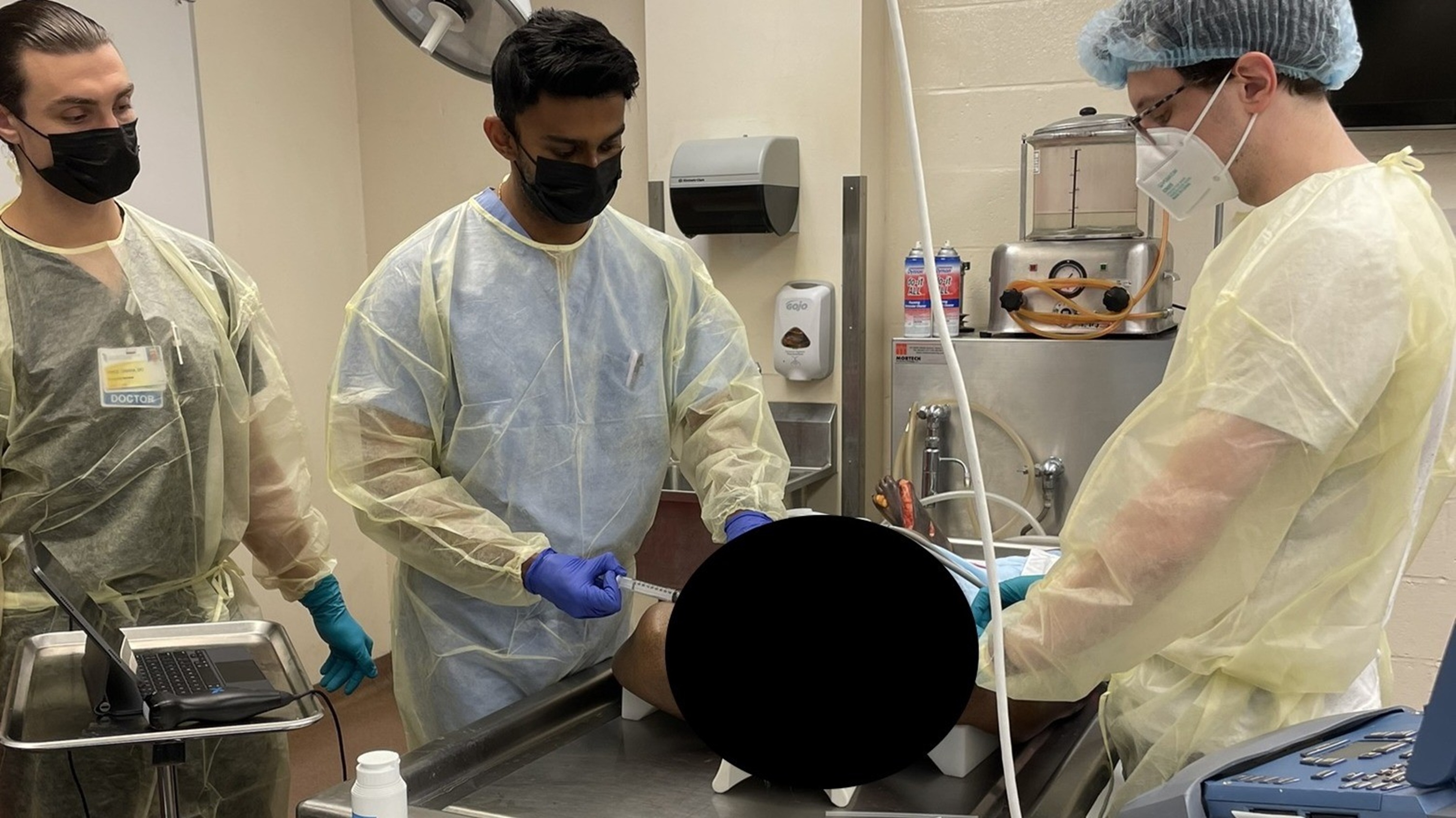 Picture of  physician learner practicing Ultrasound