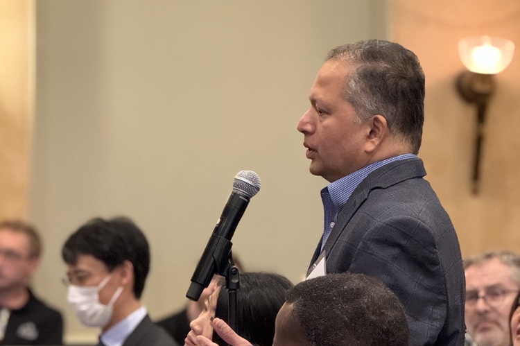 Dr. Sawant speaking at the Japanese SRS forum